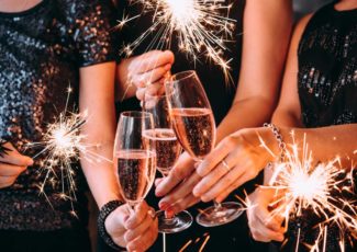 10 Tips to Host a Frugal yet Dazzling New Years Eve Party Bash